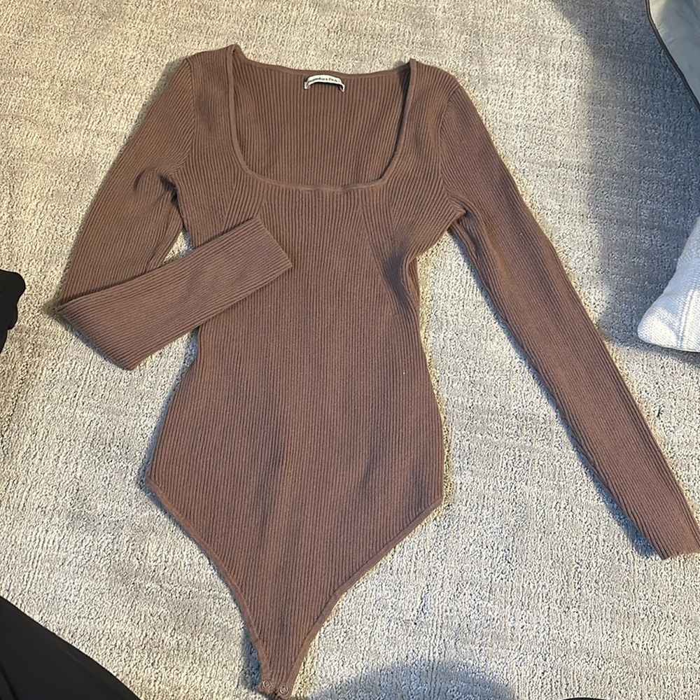 Abercrombie & Fitch Ribbed Long Sleeve Bodysuit in Brown